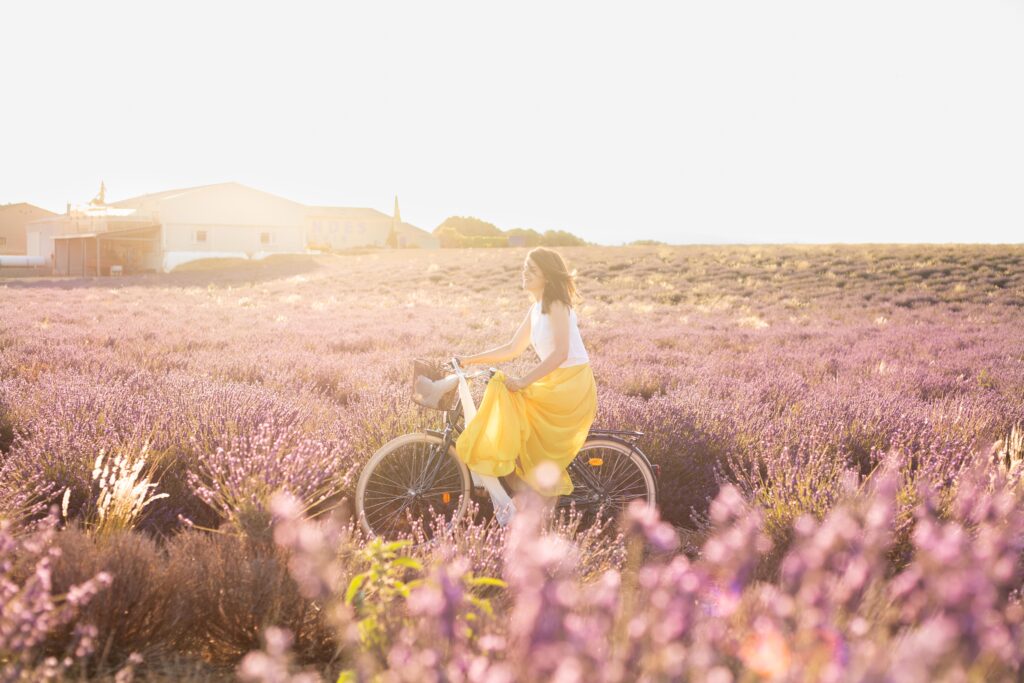 photo-couple-engagement-lavande